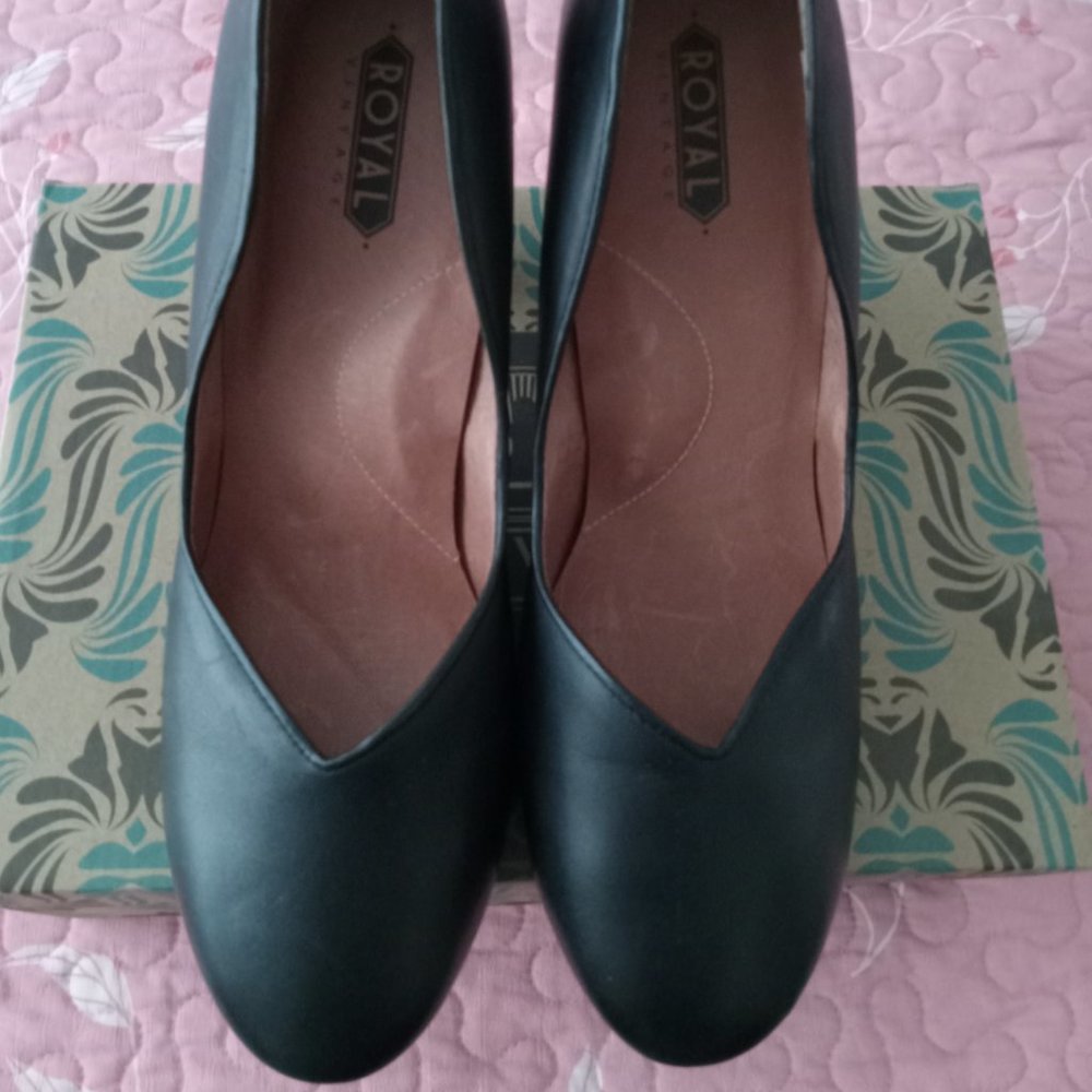 Black Marilyn pump by Royal Vintage (American Duchess)